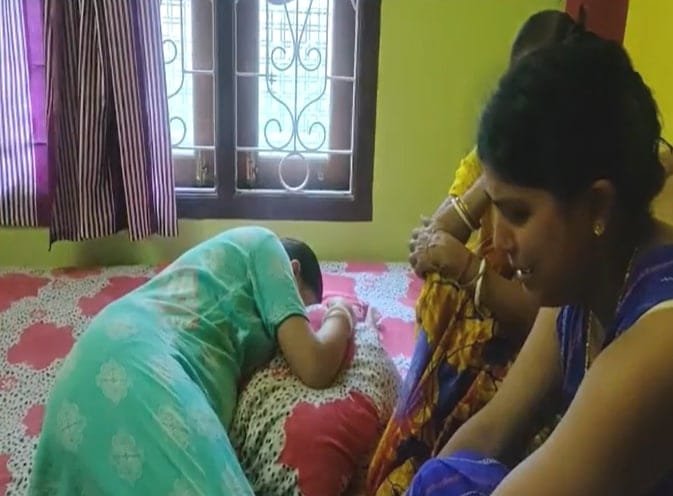মণিপুৰৰ ভূমিস্খলনত সন্ধানহীন গোলকগঞ্জৰ অভিযন্তা কমলেশ তালুকদাৰ! পৰিয়ালত হাহাকাৰ 2 photo1656740354
