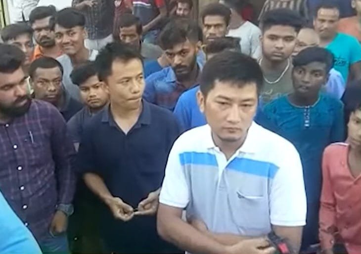 হিন্দুক ধৰ্মান্তৰকৰণৰ চেষ্টা! কৰিমগঞ্জত খ্ৰীষ্টিয়ান যুৱকক আটক কৰি আৰক্ষীক গতাই দিলে বজৰংগ দলে 2 photo1657003000 1
