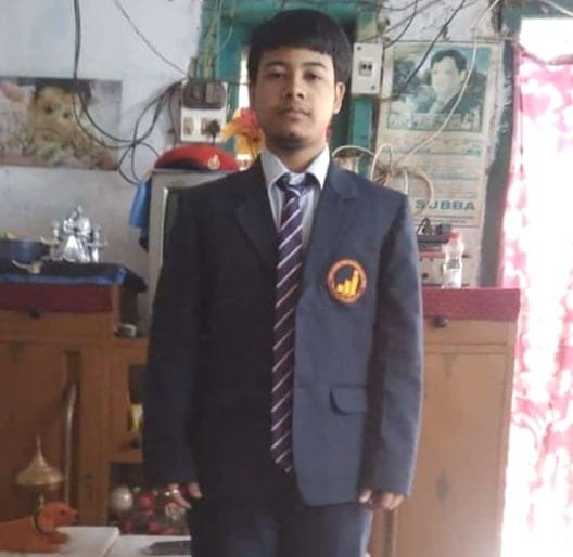 প্ৰচণ্ড গৰমৰ বাবে মহাবিদ্যালয়ৰ নামভৰ্তিৰ সময়তে হঠাৎ ঢলি পৰি মৃত্যুক সাৱটিলে এগৰাকী মেধাৱী ছাত্ৰই 1 photo1657776765