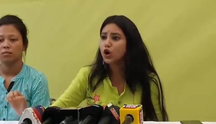 নাৰীক অপমান! পংকজ পাঠকৰ বিৰুদ্ধে প্ৰতিখন জিলাতেই এজাহাৰ দাখিল কৰিব ৰাইজৰ দলে… 1 photo1657880781 1