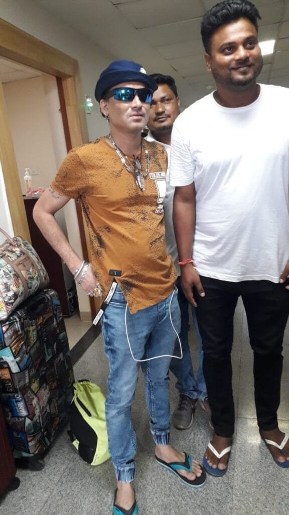 দুজন মানুহে পৰামৰ্শ দিয়েই… ৩ দিন হাস্পতালত থাকি আজি ঘৰলৈ উভতিল জুবিন গাৰ্গ 2 photo1658557818