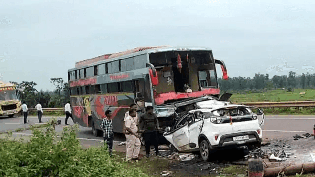 মৰ্মান্তিক! যাত্ৰীবাহী বাছৰ সৈতে সংঘৰ্ষ টাটা নেক্সনৰ, থিতাতে মৃত্যু ৪ বন্ধুৰ, আহত এজন 2 image 142