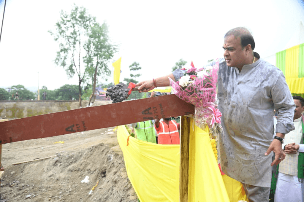 পুনৰ ছেপ্টেম্বৰত হ’ব ১০,০০০ চাকৰিত নিযুক্তি! ভৈৰৱকুণ্ডত অসম-অৰুণাচল সংযোগী দলঙৰ আধাৰশিলা স্থাপন কৰি মুখ্যমন্ত্ৰীৰ ঘোষণা 1 image 203