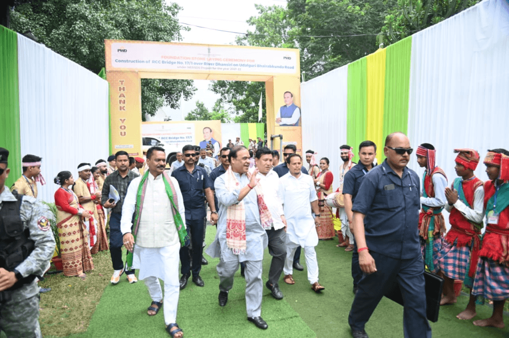 পুনৰ ছেপ্টেম্বৰত হ’ব ১০,০০০ চাকৰিত নিযুক্তি! ভৈৰৱকুণ্ডত অসম-অৰুণাচল সংযোগী দলঙৰ আধাৰশিলা স্থাপন কৰি মুখ্যমন্ত্ৰীৰ ঘোষণা 3 image 204