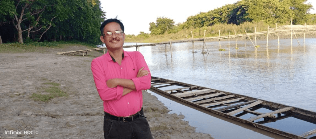 গুৰুজনাৰ নামত নিজৰ স্বাৰ্থ সিদ্ধি কৰা সকলৰ বিৰুদ্ধে পোষ্ট কৰি ৰোষত পৰিল লেখক বিপ্লৱজ্যোতি ভূঞা, কৰা হ’ল গ্ৰেপ্তাৰ 2 image 210