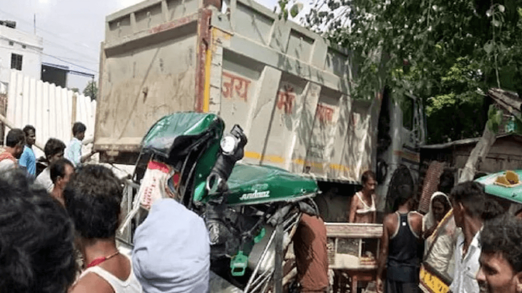 মৰ্মান্তিক! কামৰ অন্তত হোটেলত বহি খাদ্য খাই থকাৰ সময়তে মহতিয়াই লৈ গ’ল ট্ৰাকে, ৮ শ্ৰমিকৰ মৃত্যু 1 image 32