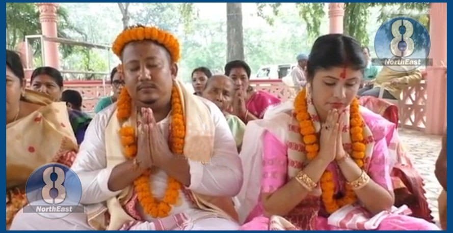 আকৌ সেন্দুৰীয়া হ’ল বিধৱা বোৱাৰীৰ উকা কপাল! বৰপুত্ৰৰ মৃত্যুৰ পিছত সৰু পুত্ৰৰ সৈতে বোৱাৰীৰ বিবাহ সম্পন্ন কৰালে শাহু-শহুৰে 1 photo1659419383