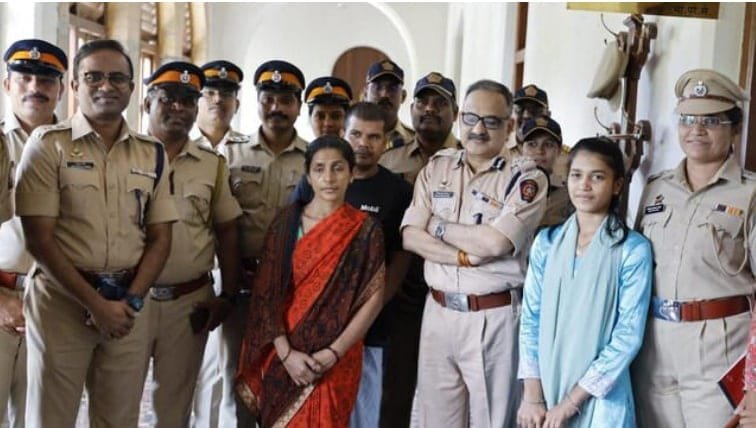 ৯ বছৰ পূৰ্বে এহাল সন্তানহীন দম্পতীয়ে অপহৰণ কৰিছিল ৭ বছৰীয়া পূজাক, এতিয়া ১৬ বছৰীয়া হৈ পুনৰ উভতি আহিল পৰিয়ালৰ কাষলৈ… 3 photo1659944189
