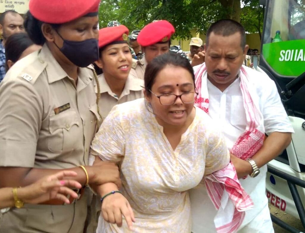 মূল্যবৃদ্ধিৰ বিৰুদ্ধে সমদল যুৱ কংগ্ৰেছৰ, আটক অংকিতা দত্তসহ শতাধিক কংগ্ৰেছ কৰ্মীক 3 photo1661001009