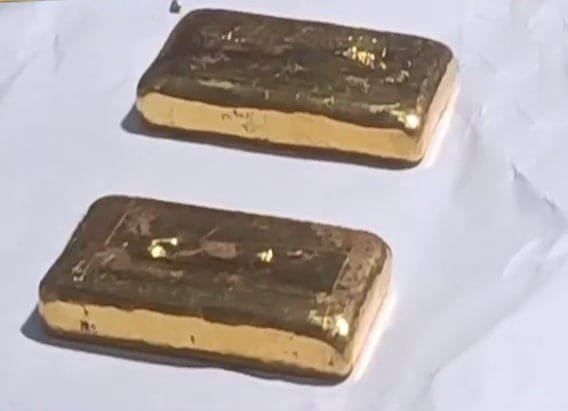 জেপত সোণৰ বিস্কুট লৈ কৰিছিল ৰে’লযাত্ৰা! গুৱাহটী ৰে’লৱে ষ্টেছনত গ্ৰেপ্তাৰ সৰবৰাহকাৰী 1 photo1661333457
