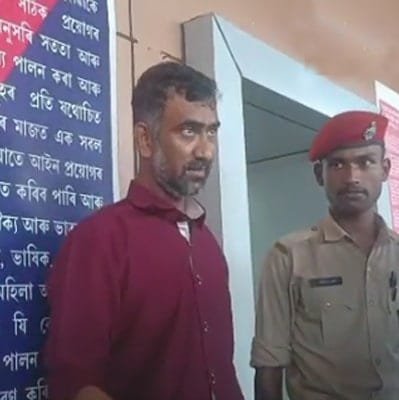 জেপত সোণৰ বিস্কুট লৈ কৰিছিল ৰে’লযাত্ৰা! গুৱাহটী ৰে’লৱে ষ্টেছনত গ্ৰেপ্তাৰ সৰবৰাহকাৰী 3 photo1661333971