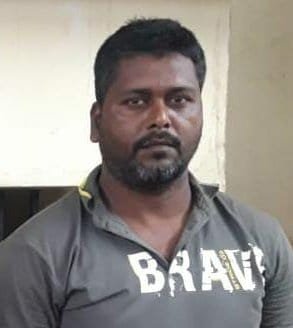 কৰ বিষয়া বুলি পৰিচয় দি মহানগৰীৰ মাজমজিয়াৰ পৰা ৫ যুৱকে হাইজেক কৰিছিল ৭৮ লাখ টকা মূল্যৰ পাণমছলাভৰ্তি ট্ৰাক, ৩ জনক গ্ৰেপ্তাৰ 1 photo1661405295 1