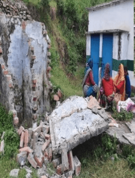 শোকাবহ! বিদ্যালয়ৰ বাথৰুমৰ চাদ খহি অকাল মৃত্যু তৃতীয় শ্ৰেণীৰ ছাত্ৰীৰ, ক্ষুব্ধ অভিভাৱকৰ উত্তাল প্ৰতিবাদ 2 image 103