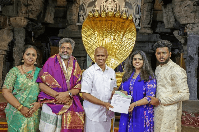 বিভেদ নহয়, সম্প্ৰীতিৰ নিদৰ্শন! হিন্দু মন্দিৰলৈ এক কোটি টকাৰ অনুদান এগৰাকী মুছলমান ব্যক্তিৰ 1 image 160