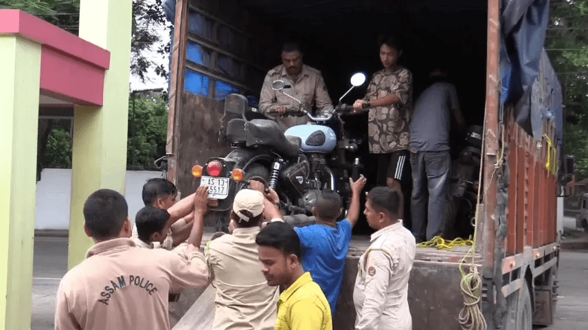 অৰুণাচলত জব্দ কৰা ১৯ খন চুৰি বাইক ট্ৰাকেৰে লৈ অনা হ’ল অসমৰ এইখন আৰক্ষী থানালৈ... 1 image 36