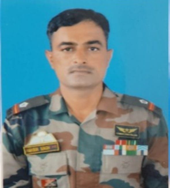 শোকাবহ! আকাশমাৰ্গত পেৰাচ্যুট খোল নোখাৱাৰ বাবেই যুদ্ধ অনুশীলনৰ সময়ত শ্বহীদ হ’ল পেৰা কমাণ্ডো… 1 photo1662027146