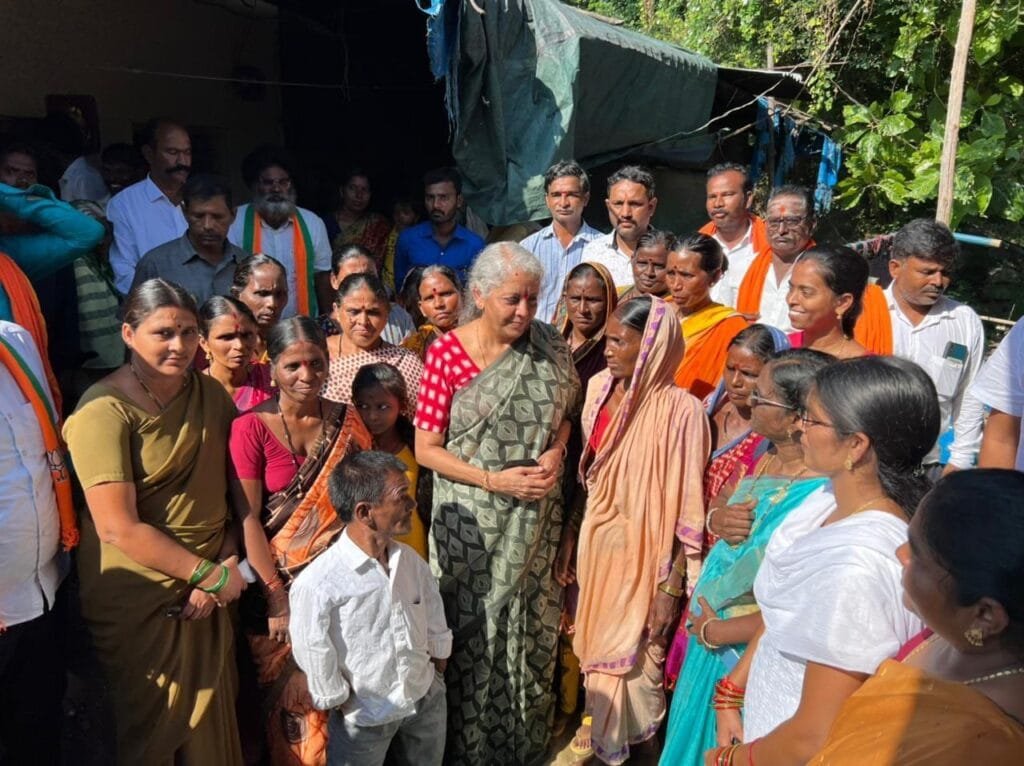 সুলভ মূল্যৰ দোকানত প্ৰধানমন্ত্ৰীৰ ছবি নথকাৰ বাবেই খং উঠিল বিত্তমন্ত্ৰী নিৰ্মলা সীতাৰমণৰ, দিলে এই নিৰ্দেশ… 1 photo1662203193
