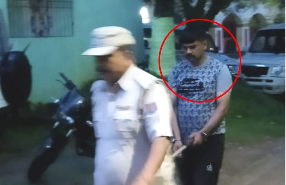 আছাম ৰাইফলছৰ শিৱিৰত ভয়ংকৰ ঘটনা! পাৰিবাৰিক সংঘাতত পৰিণতিত পত্নী, ১১ বছৰীয়া কন্যাক নৃশংস হত্যা জােৱানৰ... 1 photo1662283611