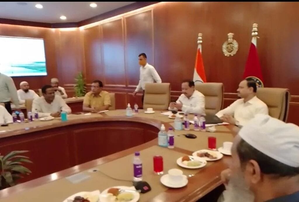 প্ৰসংগঃ জেহাদী! ৰাজ্যৰ ইছলামিক সংগঠনৰ প্ৰতিনিধিৰ সৈতে গুৰুত্বপূৰ্ণ বৈঠক ডিজিপিৰ, ল’লে এই সিদ্ধান্ত… 1 photo1662283799