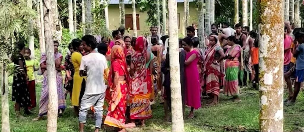 মৰ্মান্তিক! বলপূৰ্বকভাৱে বিয়া পাতি দিয়াৰ বাবেই বিয়াৰ নিশাই চৰম সিদ্ধান্ত ল’লে নাগ্ৰীজুলিৰ ধনঞ্জয়ে 1 photo1662367656