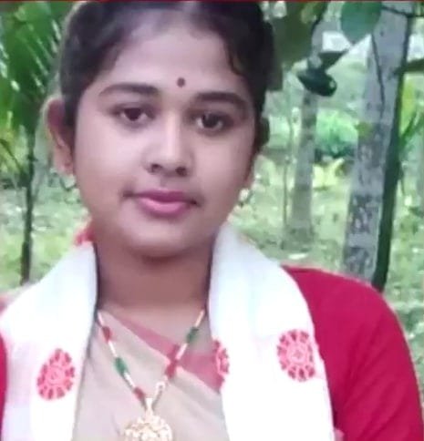 অনন্য উদ্ভাৱনেৰে জিলিকিছে উপাসনা, কলৰ পৰা প্ৰস্তুত কৰিলে আটাগুৰিৰ বিকল্প.. 1 photo1662812183