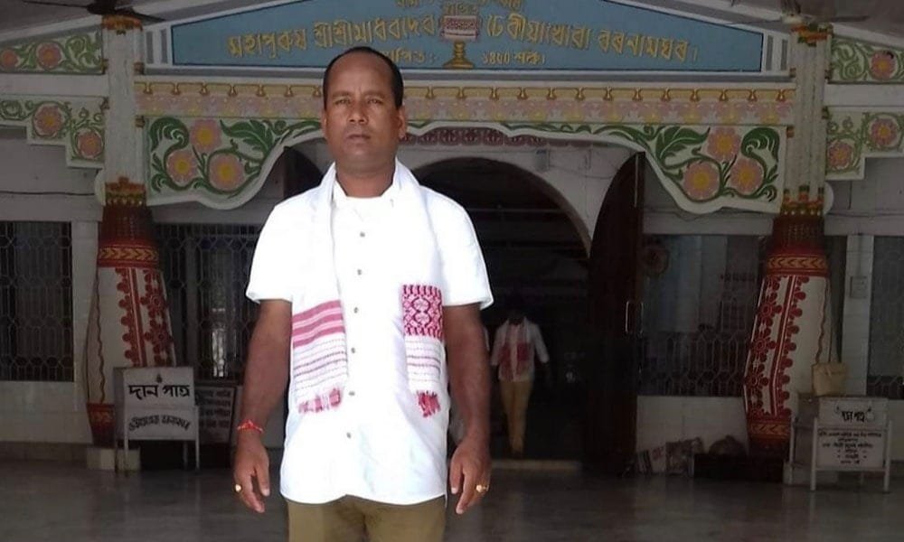 ১৬ দিন পাৰ হ’ল! আজিও সন্ধান নাই বিদ্যালয়লৈ বুলি ঘৰৰ পৰা ওলাই গৈ নিৰুদ্দেশ হোৱা শিক্ষক মনেশ্বৰ কলিতাৰ… 1 photo1663242881
