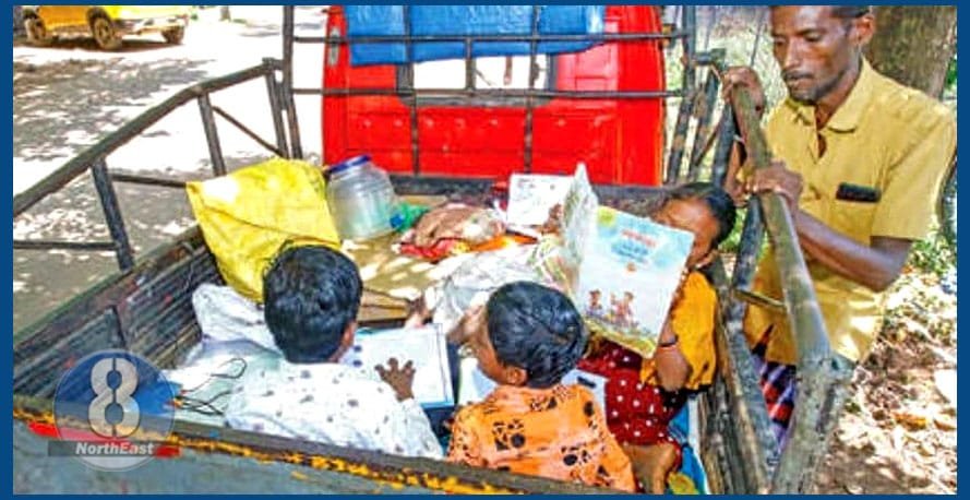 লোহা-টিং কঢ়িওৱা পিতৃৰ ভঙা টেম্পোখনেই আশ্রয়স্থল ৩ শিশুৰ, ষ্ট্ৰীট লাইটৰ পোহৰত পঢ়ি দেখিছে 'মানুহ' হোৱাৰ সপোন 1 G1 3