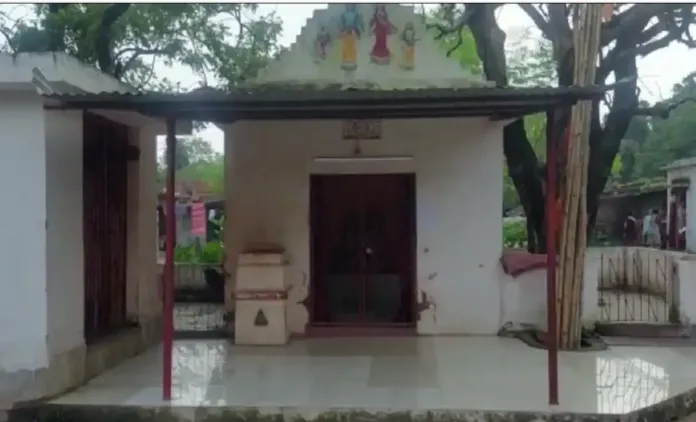 এইবাৰ নিজেই সংকটত সংকটমোচক হনুমান! অবৈধ ভূমি বেদখলৰ অভিযোগ তুলি স্বয়ং বজৰংগবলীলৈ জাননী ৰে’ল বিভাগৰ… 2 image 105