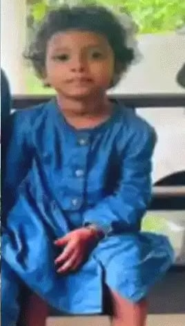মৰ্মান্তিক! চোতালত গাড়ী চলাবলৈ শিকি থকা মাতৃৰ গাড়ীৰ চকাত পিষ্ট হৈ কৰুণ মৃত্যু ৩ বছৰীয়া কন্যা মৰিয়মৰ… 2 image 122