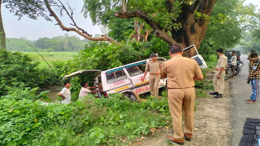 মৰ্মান্তিক! হাস্পতাললৈ যোৱাৰ পথতে এম্বুলেন্স দুৰ্ঘটনাত পতিত হৈ মৃত্যু মাতৃসহ প্ৰসূতি মহিলাৰ 1 image 180