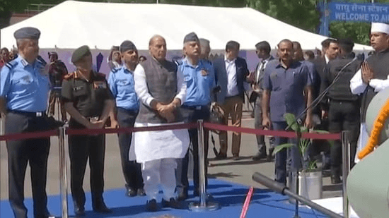 ভাৰতীয় বায়ুসেনা শক্তি বৃদ্ধি! আনুষ্ঠানিকভাৱে অন্তৰ্ভূক্ত হ’ল অত্যাধুনিক লাইট কম্বেট হেলিকপ্টাৰ… 2 image 26