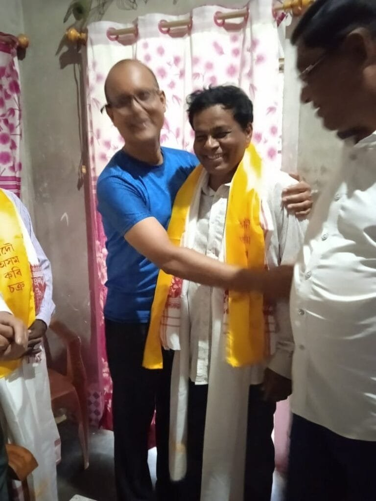 কবি-সাহিত্যিক চবিন চন্দ্ৰ নাথৰ মহানুভৱতা! বৃদ্ধাৱাস নিৰ্মাণৰ বাবে আগবঢ়ালে এবিঘা ভূমি… 1 photo1665219976