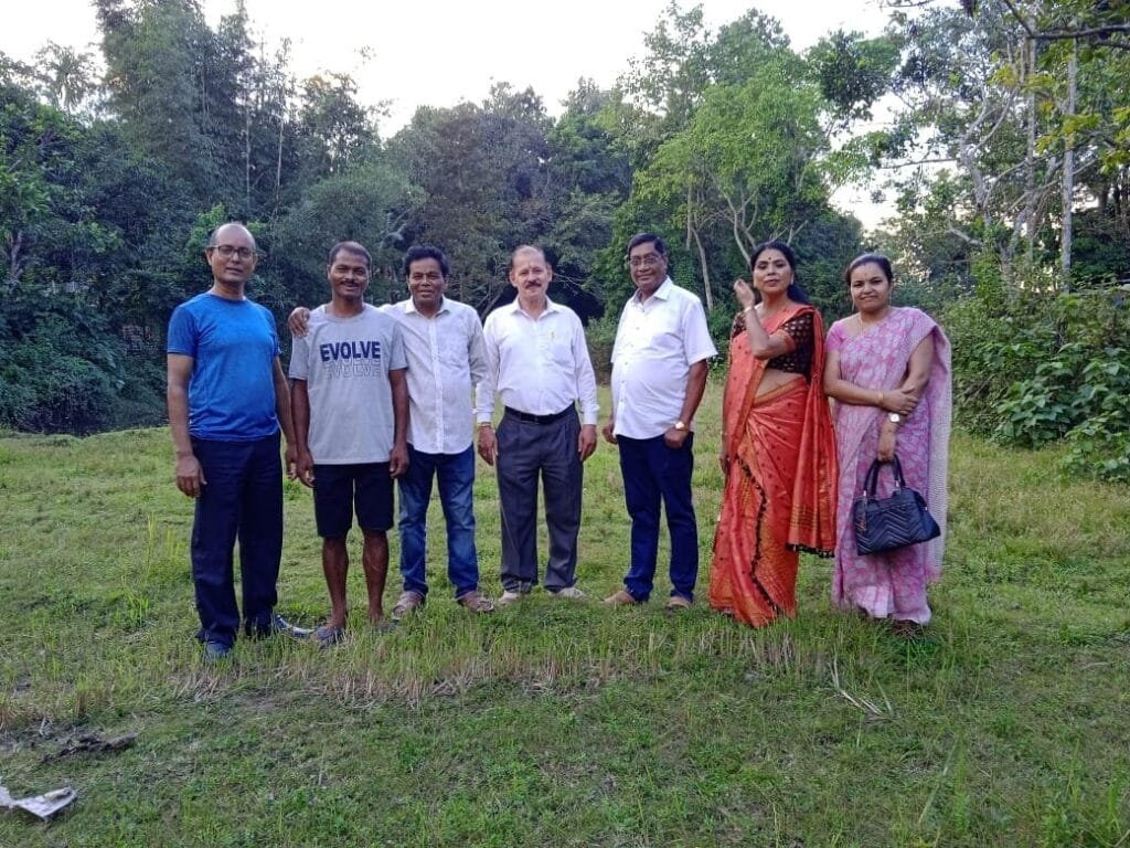 কবি-সাহিত্যিক চবিন চন্দ্ৰ নাথৰ মহানুভৱতা! বৃদ্ধাৱাস নিৰ্মাণৰ বাবে আগবঢ়ালে এবিঘা ভূমি… 2 photo1665219983