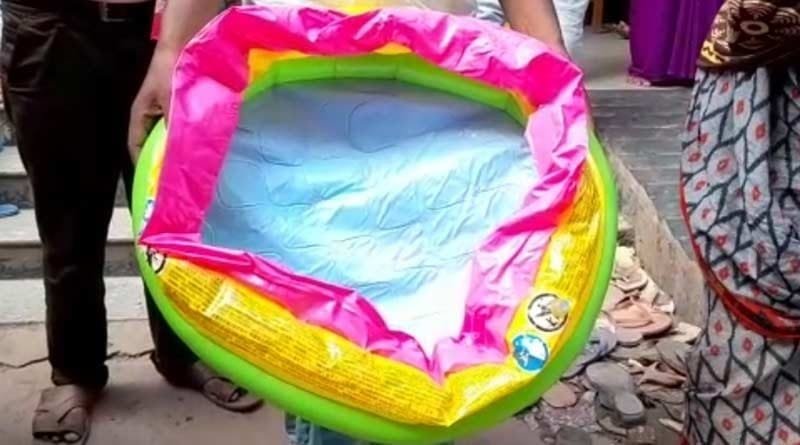 ৰাখে হৰি…! প্লাষ্টিকৰ টাবত উঠাই সদ্যজাত কন্যা সন্তানক ভৰ বাৰিষা নৈৰ সােঁতত উটুৱাই দিলে অজ্ঞাত লােকে, তাৰ পাছত… 2 photo1665297414 1