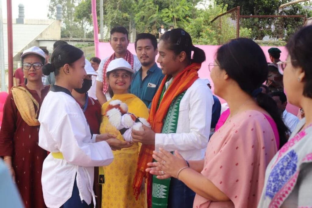 হাফলঙত ধিং এক্সপ্ৰেছ হিমা দাসক সম্বৰ্ধ্বনা অসম ৰাইফলছৰ… 2 photo1665320072