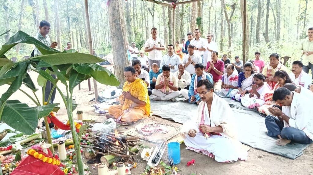 এইবাৰ হাতী-মানুহৰ সংঘাত দূৰ কৰাৰ বাবে হস্তী পূজাৰ আয়োজন বন বিভাগৰ 2 photo1665920931