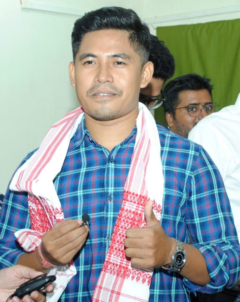 লকাডাউনৰ সময়ত অধ্যয়ন! প্ৰথম প্ৰচেষ্টাতে APSCত সফলতা অৰ্জন কৰা প্ৰথমগৰাকী আন্তঃৰাষ্ট্ৰীয় খেলুৱৈ হিচাপে পৰিগণিত হ’ল বিৰ্ডি বড়ো… 4 photo1666519600