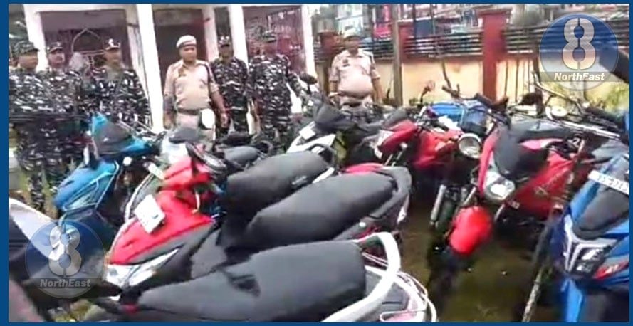 দীপাৱলীৰ নিশা টীয়কত জুৱাৰ আদ্দা উৎখাত আৰক্ষীৰ! জব্দ ১৫ খন মটৰ চাইকেলসহ বৃহৎ পৰিমাণৰ বিলাতী সুৰা… 1 photo1666682081