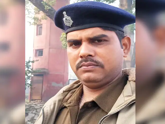 শোকাবহ! কৰ্তব্য সম্পাদন কৰি থকাৰ সময়তে উপ-আৰক্ষী অধীক্ষকৰ বাহনৰ তলত সোমাই মৃত্যু আৰক্ষী জোৱানৰ… 1 image 108