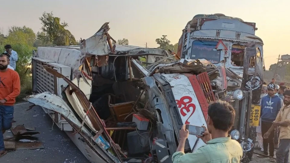 মৰ্মান্তিক! 'দেউতা মোক নিবলৈ আহিবা…’, বিদ্যালয়ৰ পৰা ওভতাৰ পথত দেউতাকৰ সৈতে ফোনত কথা পতাৰ ৫ মিনিট পিছতে দুৰ্ঘটনাত প্ৰাণ গ’ল জ্যোৎস্নাৰ… 1 image 111