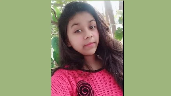 মৰ্মান্তিক! পথ পাৰ হ’বলৈ লওতেই দ্ৰুতবেগী ট্ৰাকে মহতিয়াই নিলে মাতৃ-কন্যাক, কন্যাৰ মৃত্যু 1 image 123