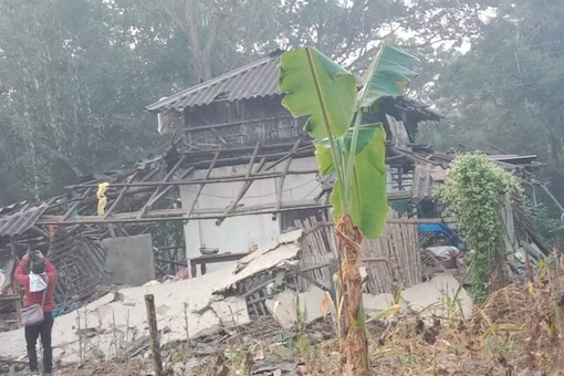শোকাবহ! TMCৰ বুথ সভাপতিৰ ঘৰত ভয়ংকৰ বিস্ফোৰণ, ৩ জনৰ মৃত্যু 1 image 11