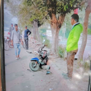 মৰ্মান্তিক! ৰাজপথত সম্ভ্ৰান্তৰ বিলাসী বাহনৰ দৌৰাত্ম্যই প্ৰাণ কাঢ়িলে যুৱতীৰ… 3 image 35