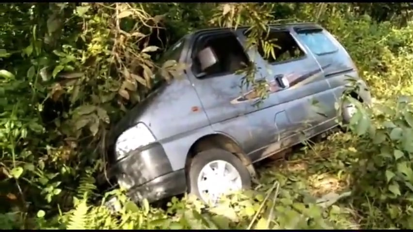 গাড়ীৰ সন্মুখত হঠাৎ উপস্থিত হোৱা হাতী পোৱালিক বচাবলৈ গৈ দুৰ্ঘটনাত পতিত বাহন, কথমপি প্ৰাণৰক্ষা চালকৰ… 1 image 41