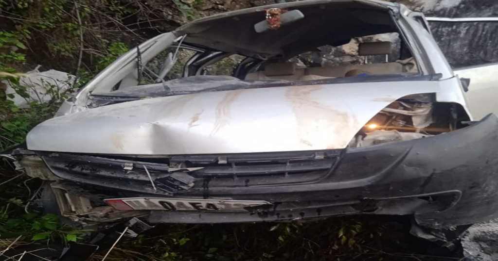 মৰ্মান্তিক! গাঁৱৰ ঘৰৰ পৰা উভতি অহাৰ সময়তে নিয়ন্ত্ৰণ হেৰুৱাই ৩০০ মিটাৰ দ খাৱৈত বাগৰি পৰিল বাহন, পৰিয়ালসহ মৃত্যু অৱসৰপ্ৰাপ্ত সৈনিকৰ… 1 image 45