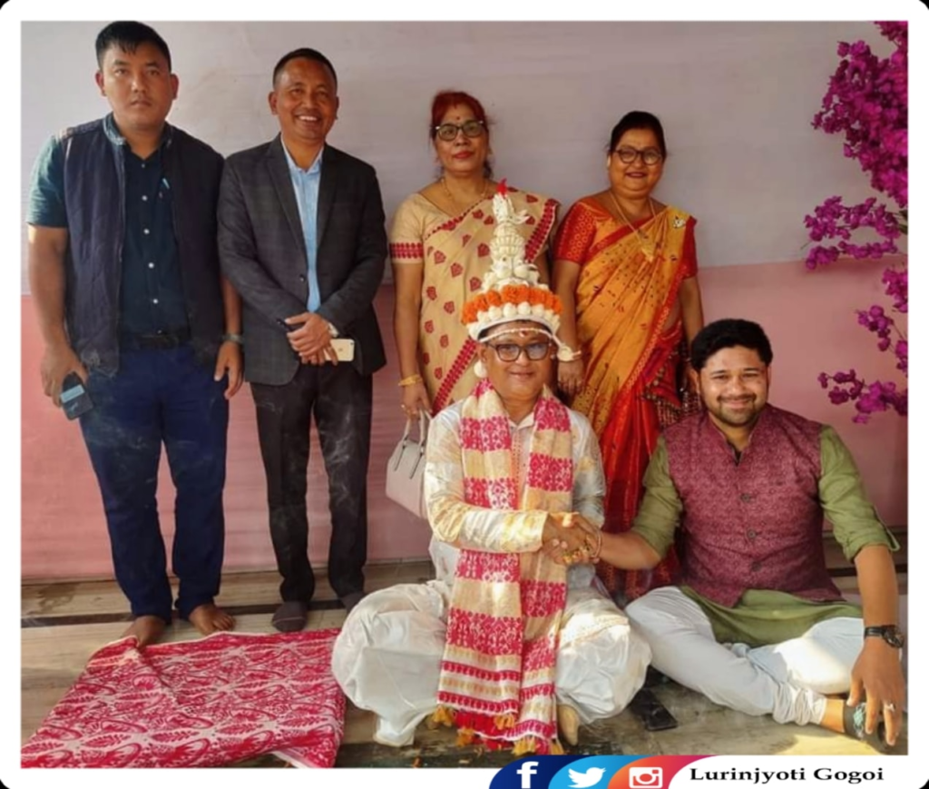 আৰম্ভণি ঘটিল জীৱনৰ এটা নতুন অধ্যায়ৰ! সমাজক সাক্ষী কৰি গুৱাহাটীৰ ৰূপাৰ সৈতে বিয়াত বহিল দীপাংক নাথ… 2 image 92