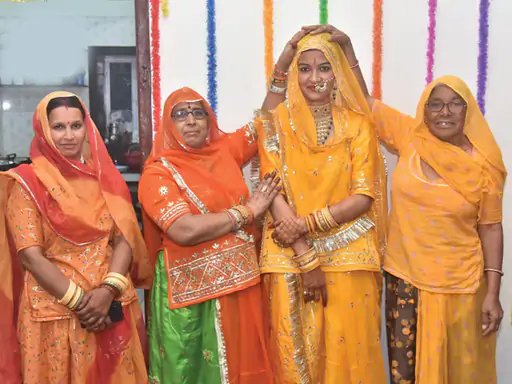 এখন ব্যতিক্ৰমী বিবাহ! মন্দিৰৰ ভগৱানৰ সৈতেই বিয়াত বহিল এগৰাকী যুৱতী, পিন্ধালে বৰমালা, ল’লে সেন্দূৰ, মাতৃয়ে কৰিলে কন্যাদান… 6 th 1