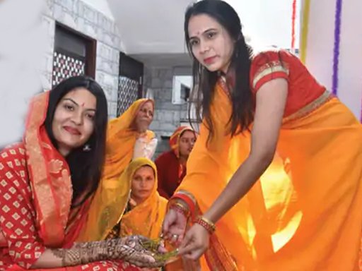 এখন ব্যতিক্ৰমী বিবাহ! মন্দিৰৰ ভগৱানৰ সৈতেই বিয়াত বহিল এগৰাকী যুৱতী, পিন্ধালে বৰমালা, ল’লে সেন্দূৰ, মাতৃয়ে কৰিলে কন্যাদান… 3 th 4