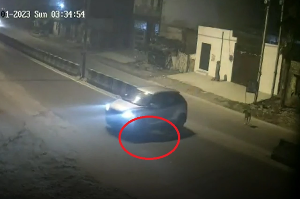 নৃশংস! গাড়ীৰ পিছফালে বান্ধি ৪ কিলোমিটাৰ পথ চোঁচৰাই নি যুৱতীক হত্যা, ৩১ ডিচেম্বৰৰ নিশা সংঘটিত এই কাণ্ডৰ ৫ অভিযুক্তক গ্ৰেপ্তাৰ… 2 image 4