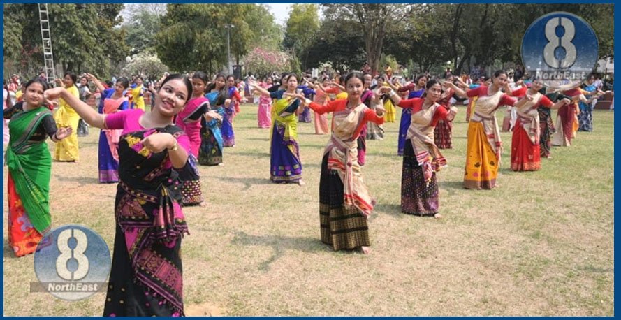 বিশ্ব অভিলেখ গঢ়াৰ লক্ষ্য! ১৪ এপ্ৰিলত সৰুসজাইত ১১,১৪০ গৰাকী শিল্পীয়ে প্ৰদৰ্শন কৰিব বিহুনাচ, মুখ্যমন্ত্ৰীৰ সংবাদমেল... 1 124